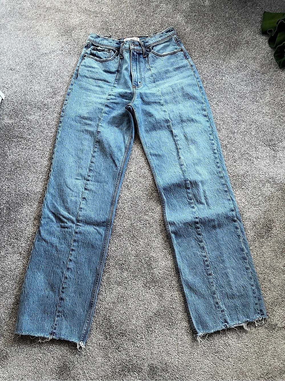 Abercrombie & Fitch The '90s Relaxed Jean Straight Leg Blue Waist 28